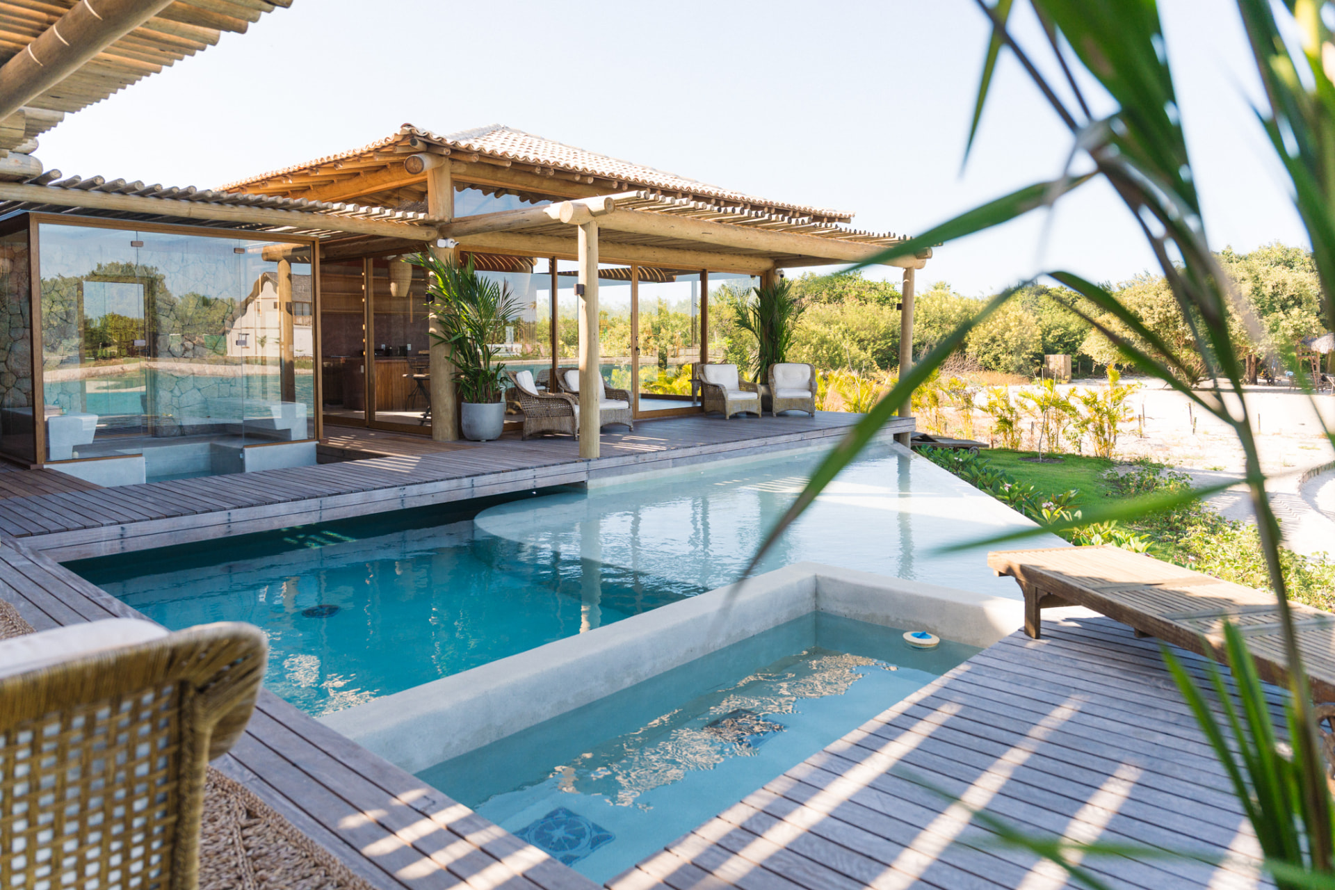 Piscina privativa e jacuzzi da Casa Doca